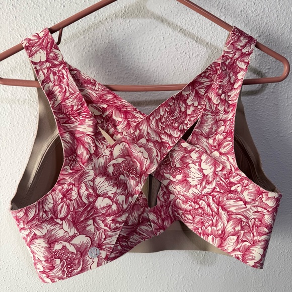 Lululemon Athletica Pink and White Patterned sports bra size 38D - Picture 2 of 4